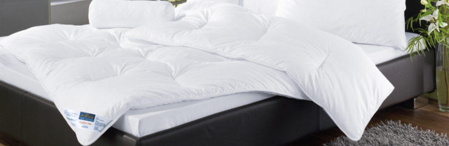 Hotelbett mit Einziehdecke