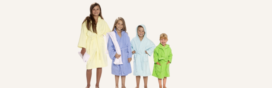 Bademäntel für Kinder in verschiedenen Größen und Farben